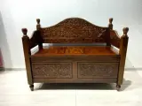 Скамья резная с ящиком DOMKORLEONE, красное дерево (mahogany wood), цвет орех HP (коричневый)