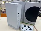 Игровая приставка Microsoft Xbox Series S 512 ГБ SSD, без игр, белый/черный (Б/У) уценка