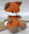 Вязаная игрушка лисичка