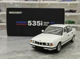 Коллекционная машинка MINICHAMPS 1:18 BMW 535i (E34) 1988 White