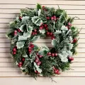 Новогодний венок Уютная сказка 33 см, зелёный заснеженный уличный венок с ягодами и листочками, рождественское декоративное украшение с белым напылением на дверь для дома