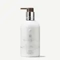 Лосьон для тела Molton Brown Milk Musk Body Lotion.
