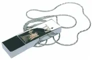 Подарочный USB-накопитель подвеска на цепочке с гравировкой знак зодиака дева 32GB, с бархатным мешочком
