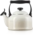 Стальной эмалированный чайник со свистком Trad, 2.1 л, Меренга (Meringue), Le Creuset
