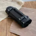 Скрутка для ножей кожаная. 5 отделений для ножей и одно на молнии. На застежках пряжках