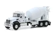 Модель коллекционная GREENLIGHT Mack granite 2019 white (длина примерно 15 см)