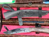 Туристический разделочный нож Акула в кожаном чехле ножнах и подарочном футляре коробе