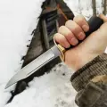 Нож разведчика НР-40 с обратной гардой из кованой стали Х12МФ, гарда из латуни, рукоять граб