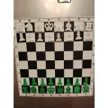 Магнитные шахматы Вертикаль (бело-зеленые), новогодние