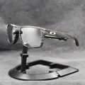 Солнцезащитные очки Oakley