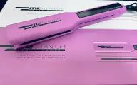 Выпрямитель для волос MZ Titanium широкие пластины, титан, 230С . Пурпурный