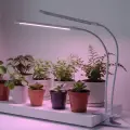 Настольная фитолампа светодиодный Uniel P38 на прищепке 16 Вт полного спектра для растений
