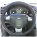 Накладка из натуральной кожи Кожа рулит на руль Ford Focus II (2005-2011), черная, трехспицевый руль, для замены штатной накладки