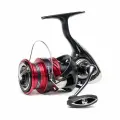 Катушка безынерционная Daiwa 23 NINJA LT 2500-XH, цвет черно-красный