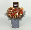 Подарок для папы на День отца, колбасный букет с закусками в коробке. Съедобный букет из колбасы