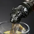 Насадка для вина с носиком в виде головы леопарда, цвет тёмный/ Носик для наполнителя вина в виде головы леопарда
