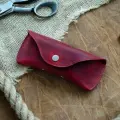 Кожаный футляр для очков. Очечник из натуральной кожи. Красный, женский