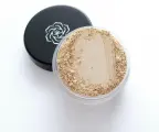 Kristall Minerals Тональная основа матовая Светлый золотистый YL1, SPF 10, 8 г.