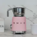 Вспениватель молока SMEG MFF11PKEU, розовый, автономный, 7 режимов работы, мощность 500 Вт