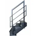 Лестница 6 металлических ступеней , ограждение с одной стороны. Ширина 90 см.