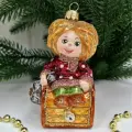 Irena-Co елочная игрушка, стекло Лохматый мальчик на сундуке (11х6,5х5см)