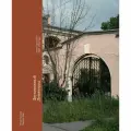 Книга Бомбора Двухэтажный Ленинград. Жилая застройка 1945-1950 годов. Ю. Галкина, М. Шер, 2023 г.