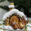 Irena-Co елочная игрушка, стекло Домик с олененком (9,5х10х7см)