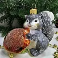 Irena-Co елочная игрушка, стекло Белочка с грибочком серая (11х7х6см)