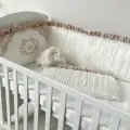 Бортики в кроватку для новорожденных + простыня Утонченность, с бежевыми рюшами, в кроватку для новорожденных 120*60 см или овальной 125*75 см, сатин и тенсель, KrisFi