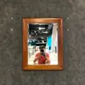 Интерьерное зеркало DOMKORLEONE в деревянной раме из красного дерева (mahogany wood), цвет орех NAA (светло-коричневый)