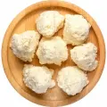 Кокос в белой шоколадной глазури фундучок 1 кг.