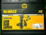 Аккумуляторный гвоздезабивной пистолет DeWALT DCN890N 18В в кейсе