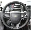 Накладка из натуральной кожи Кожа рулит на руль Chevrolet Aveo II (2011-2015), Chevrolet Cruze I (2009-2015), Chevrolet Cobalt II (2011-2016), Chevrolet Orlando I (2011-2015), Chevrolet Tracker III, Ravon R4, черная, для руля без штатной накладки