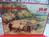 Сборная модель ICM 1:35 35342 Танк Бергепантера с немецким танковым экипажем
