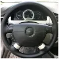 Накладка из натуральной кожи Кожа рулит на руль Chevrolet Lacetti (2004-2013), Chevrolet Aveo I (2003-2011), Daewoo Gentra I-II (2005-2015), Ravon Gentra (2015-2018), Ravon Nexia (2015-2018), черная, для руля без штатной накладки