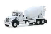 Модель коллекционная GREENLIGHT Mack granite 2019 white (длина примерно 15 см)
