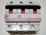 Выключатель автоматический 3P Legrand C 80A, 12,5кА 06495