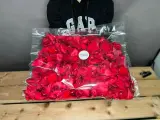 Лепестки красных роз Premium Flowers, размер XL - 10 литров. Идеальное дополнение к романтическому вечеру!