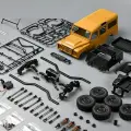 Конструктор для сборки внедорожника Defender (желтый) 4WD масштаб 1:18 2.4G - MN-111K YELLOW