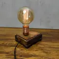 Деревянная настольная лампа на ножках в ретро стиле