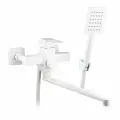 Смеситель для ванны длинный излив 35 см с прямоугольной лейкой, белый матовый