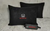 Подарочный набор: декоративная подушка в салон автомобиля из велюра и ключница с логотипом HONDA, комплект 3 предмета