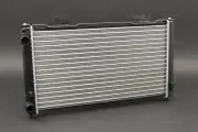 717010 Радиатор охлаждения для LADA Priora 1.6-1.8 +AC MT (Halla)