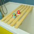 Сиденье деревянное в ванну, 70х30х4см, сосна, ширина планки 4 см