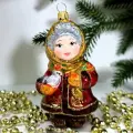 Irena-Co стеклянная елочная игрушка Девочка Снегурочка (9,5х6х5,5см)