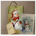 Стеклянная елочная игрушка Снеговик Почтальон в подарочной коробке Ариель
