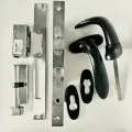 Комплект для калитки (ручка ухват с накладками на цилиндр, черная, ral 9005 + замок с личинкой DORMA 80 + электромагнитная защелка)