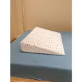 Клиновидная подушка в детскую кроватку Relax Baby