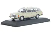 Модель коллекционная MAXICHAMPS Mercedes W123 230 te 1982 light green