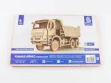 Конструктор из дерева. КАМАЗ-65952 самосвал, 1:43. Baumi 12010